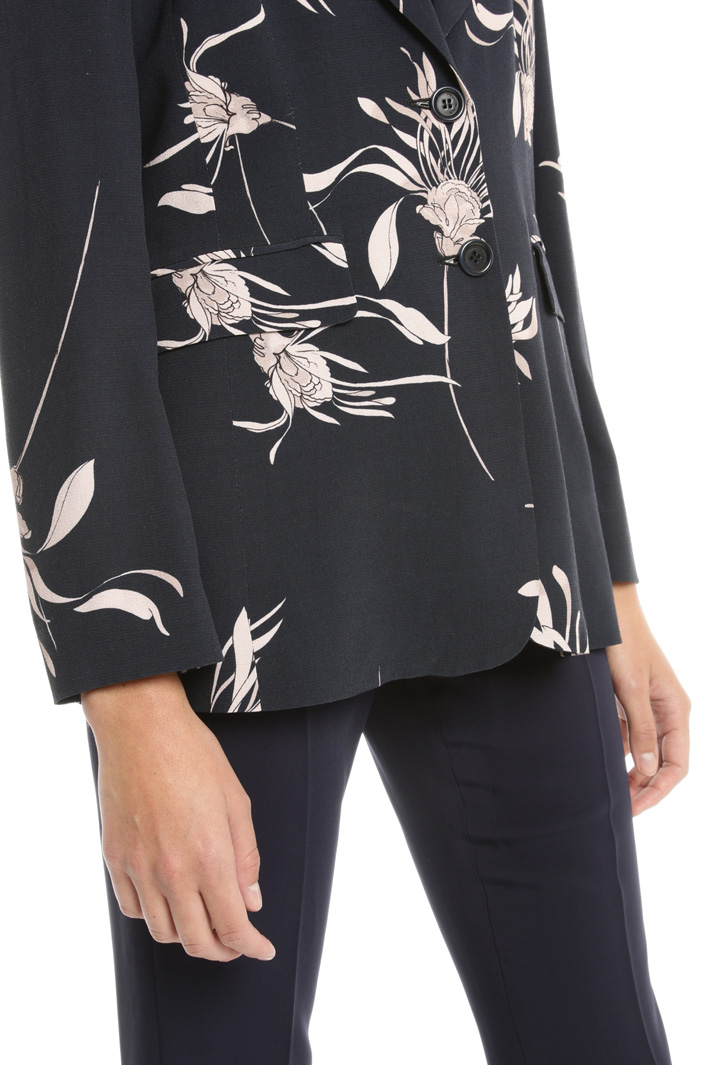 Blazer in tessuto crepe Intrend Blazer in tessuto crepe Intrend