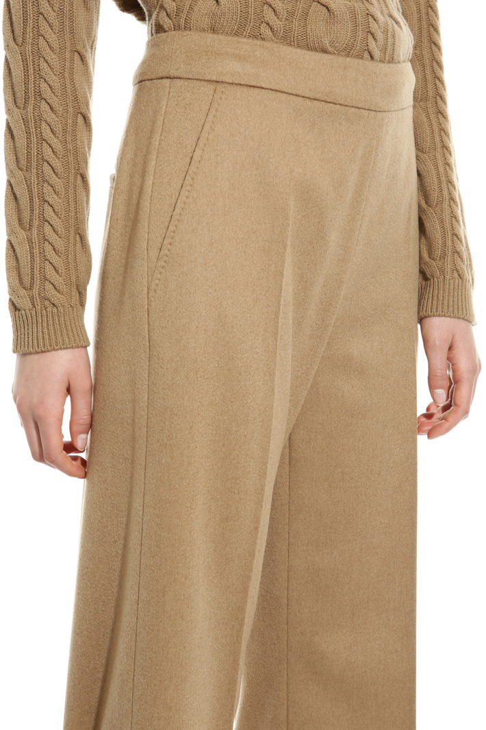 Cropped camel trousers Intrend Cropped camel trousers Intrend