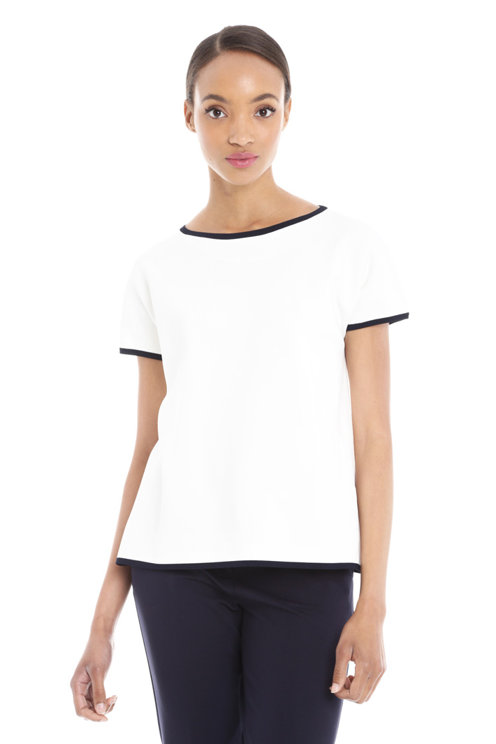 Maglia boxy in viscosa stretch Intrend Maglia boxy in viscosa stretch Intrend