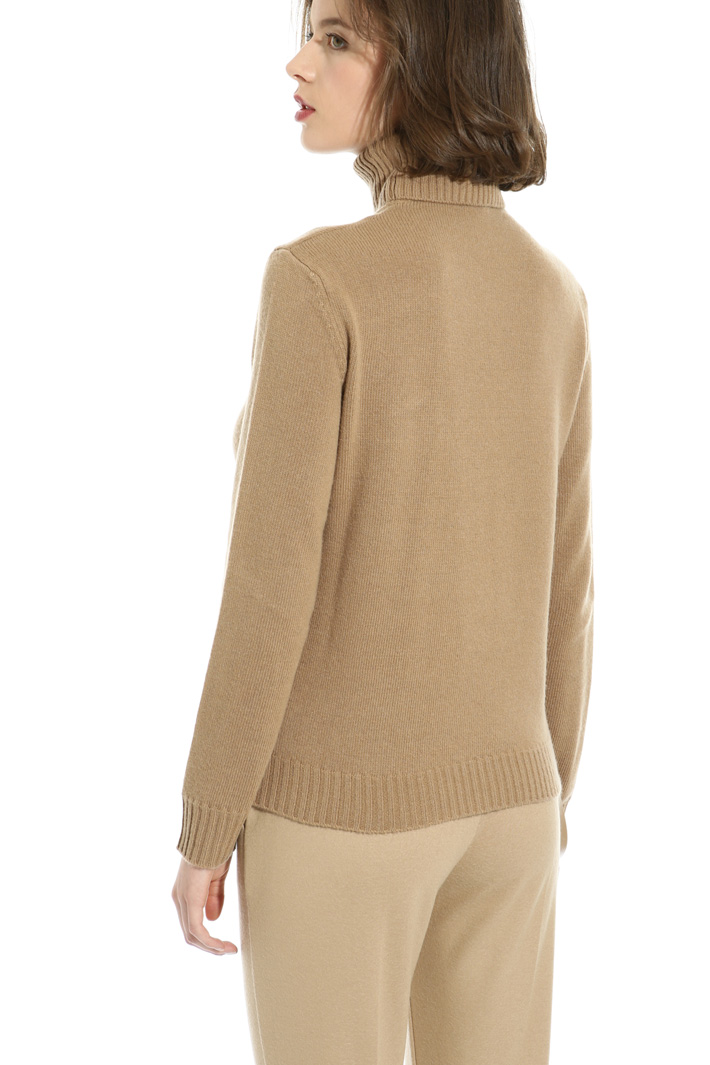 Wool blend turtleneck sweater Intrend Wool blend turtleneck sweater Intrend