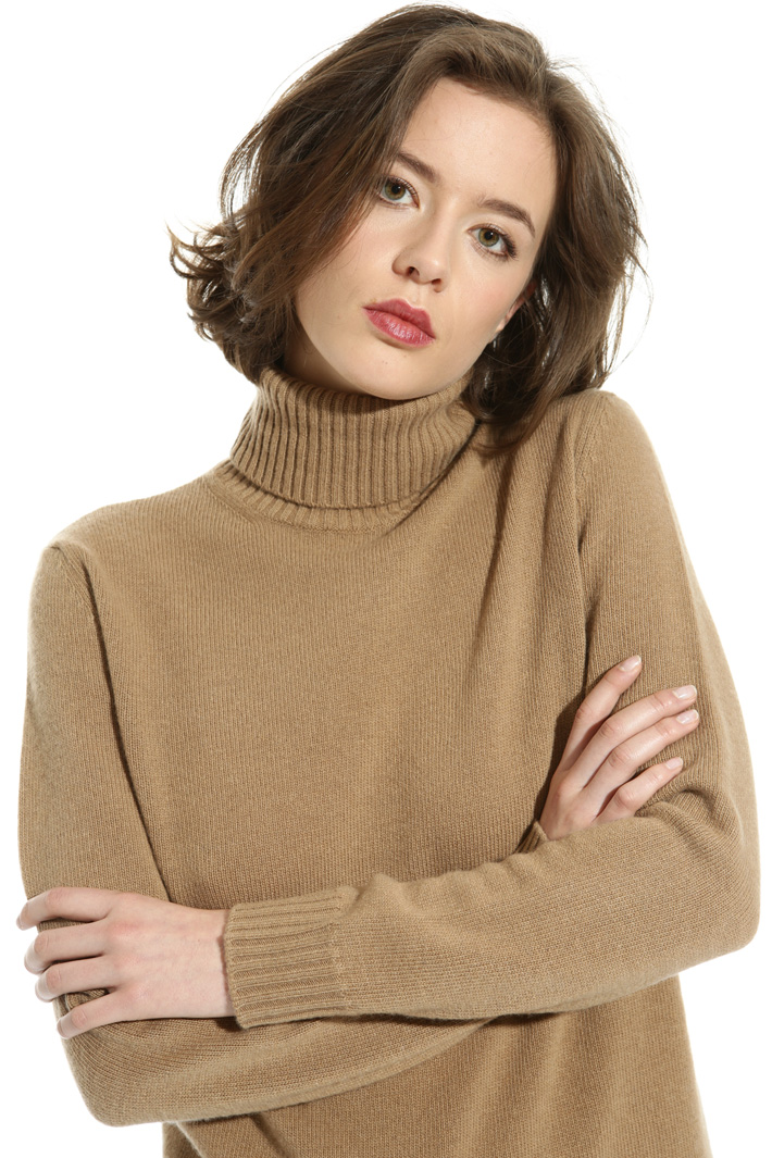 Wool blend turtleneck sweater Intrend Wool blend turtleneck sweater Intrend