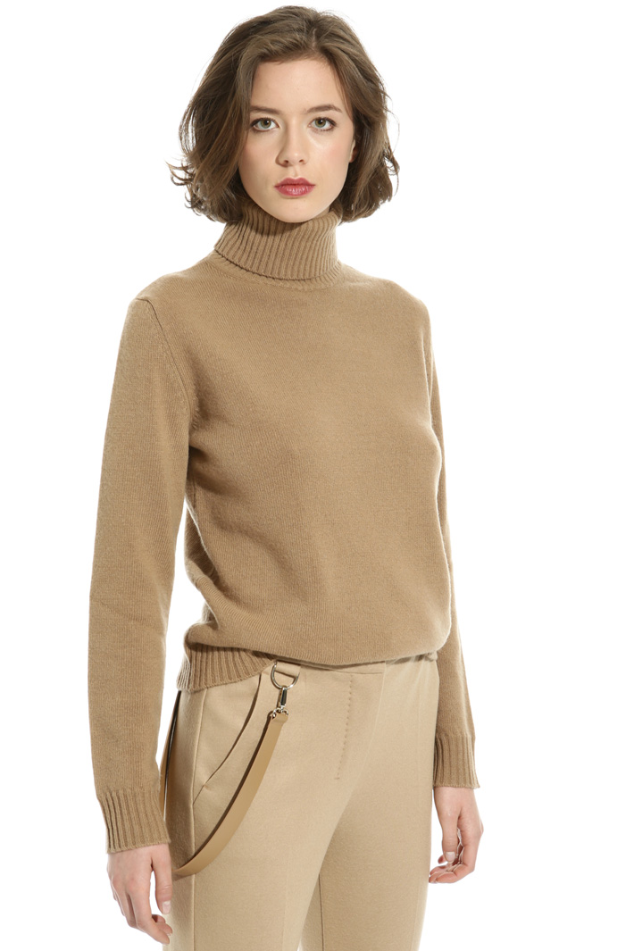 Wool blend turtleneck sweater Intrend Wool blend turtleneck sweater Intrend