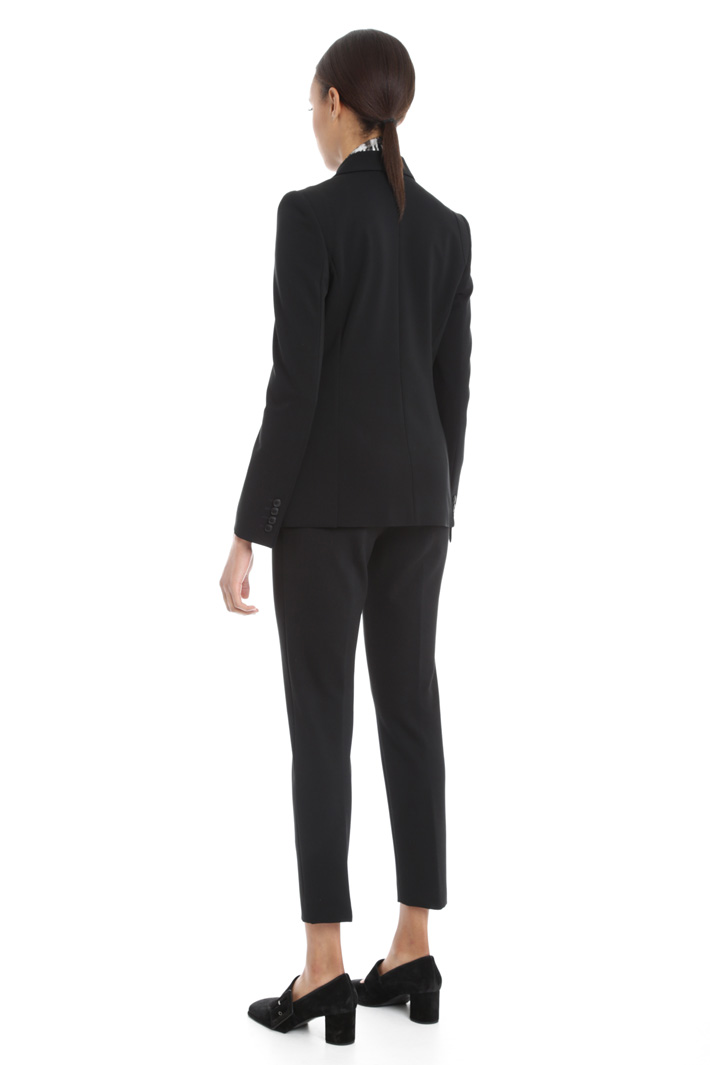 Blazer aderente in viscosa Intrend Blazer aderente in viscosa Intrend