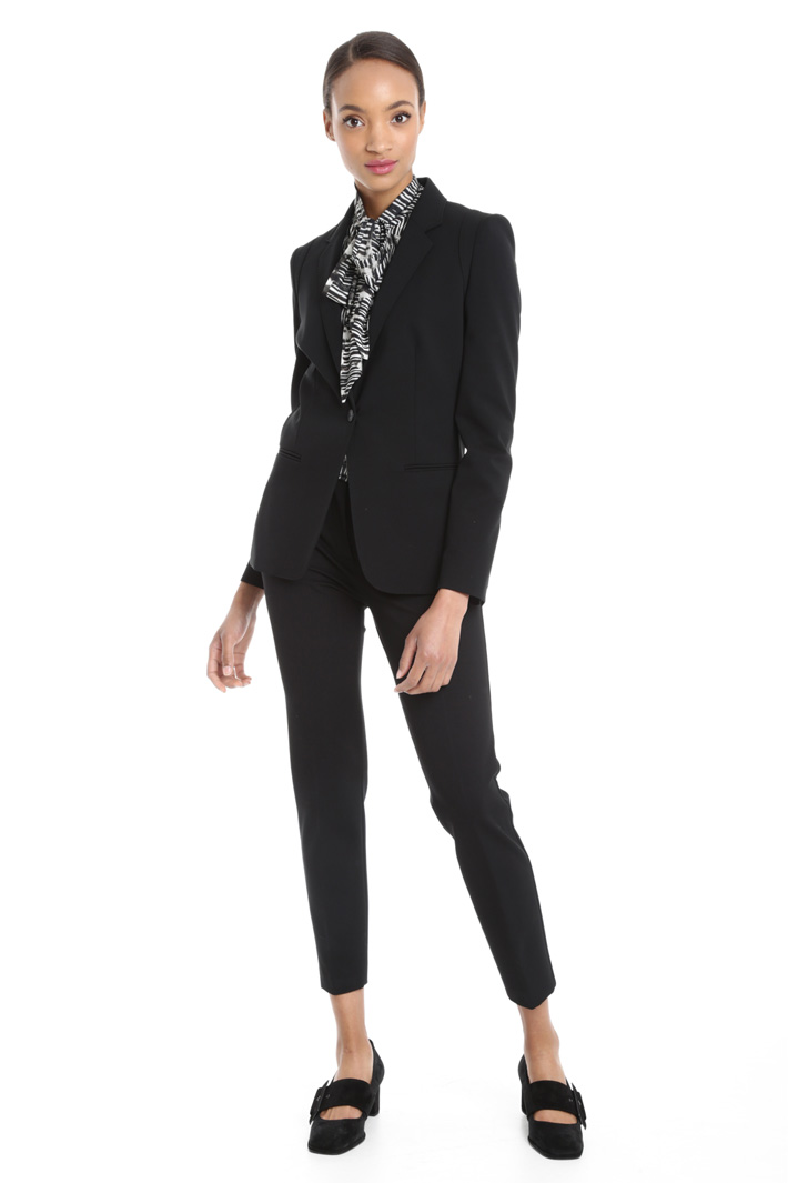 Blazer aderente in viscosa Intrend Blazer aderente in viscosa Intrend