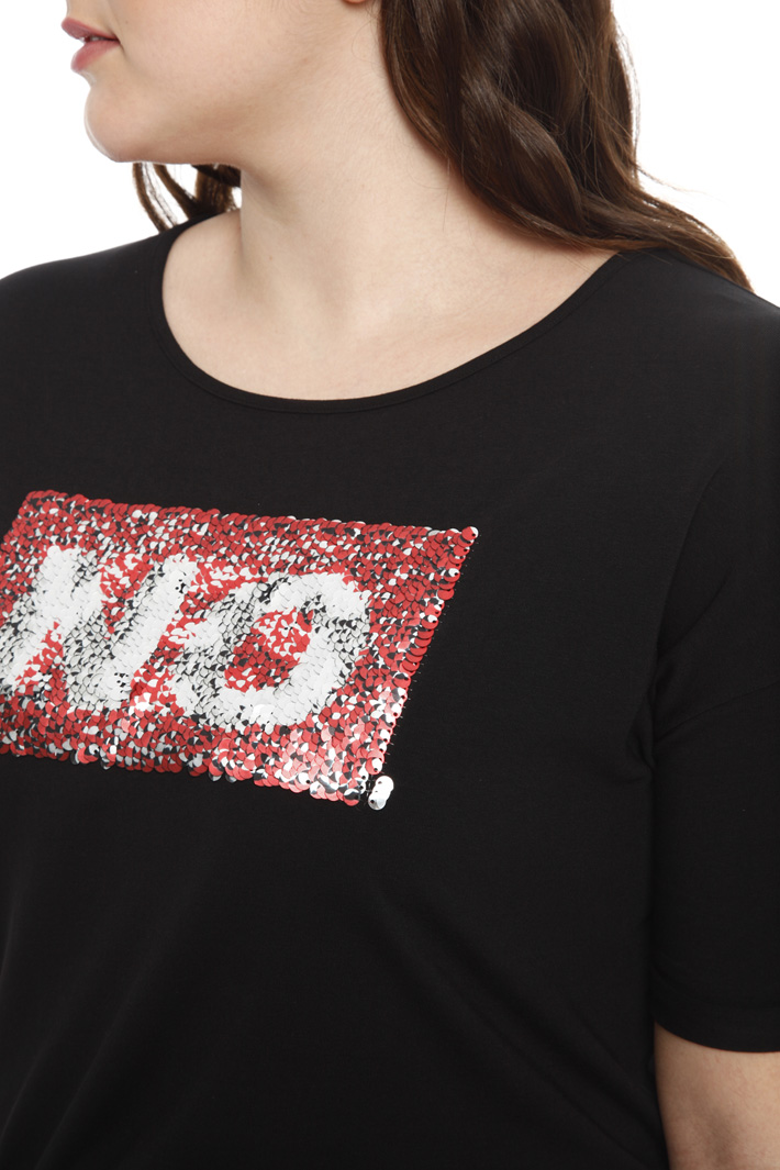 T-shirt con ricamo paillettes Intrend T-shirt con ricamo paillettes Intrend