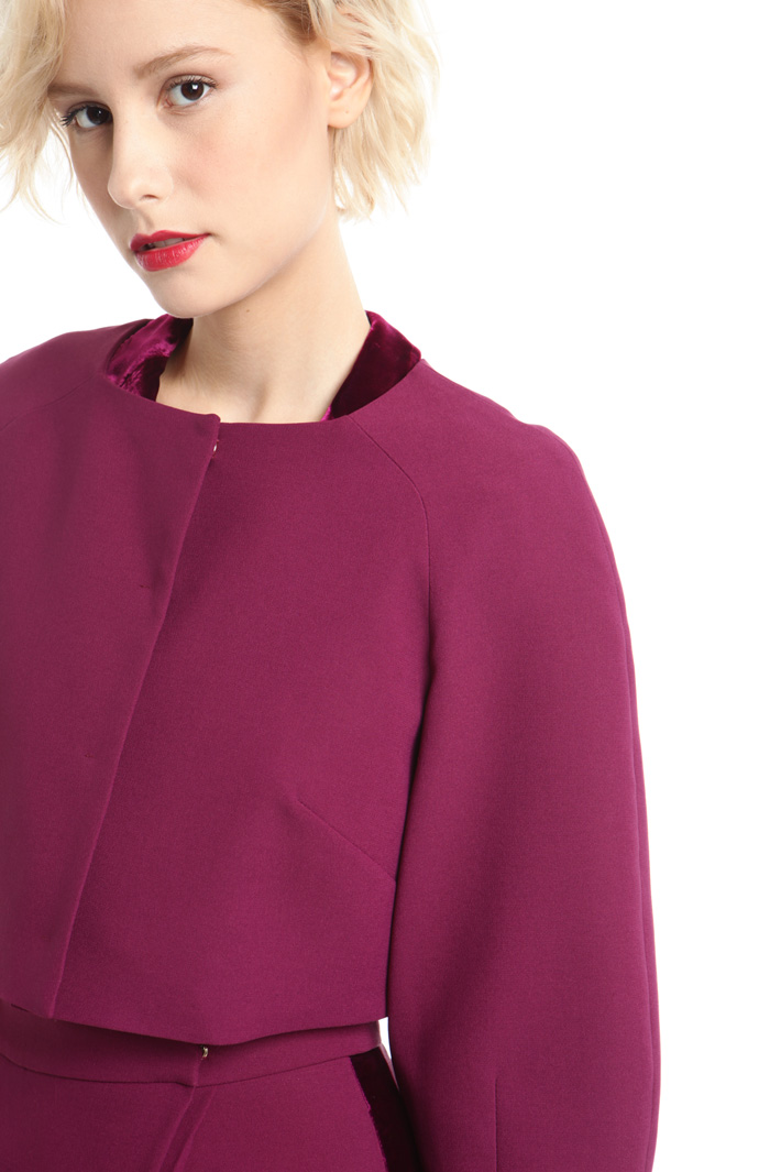 Giacca boxy in tessuto crepe Intrend Giacca boxy in tessuto crepe Intrend