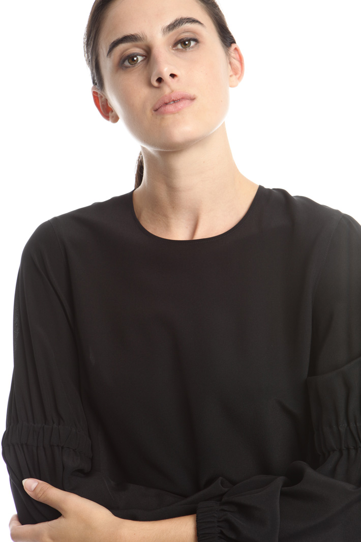 Blusa in crepe de chine Intrend Blusa in crepe de chine Intrend