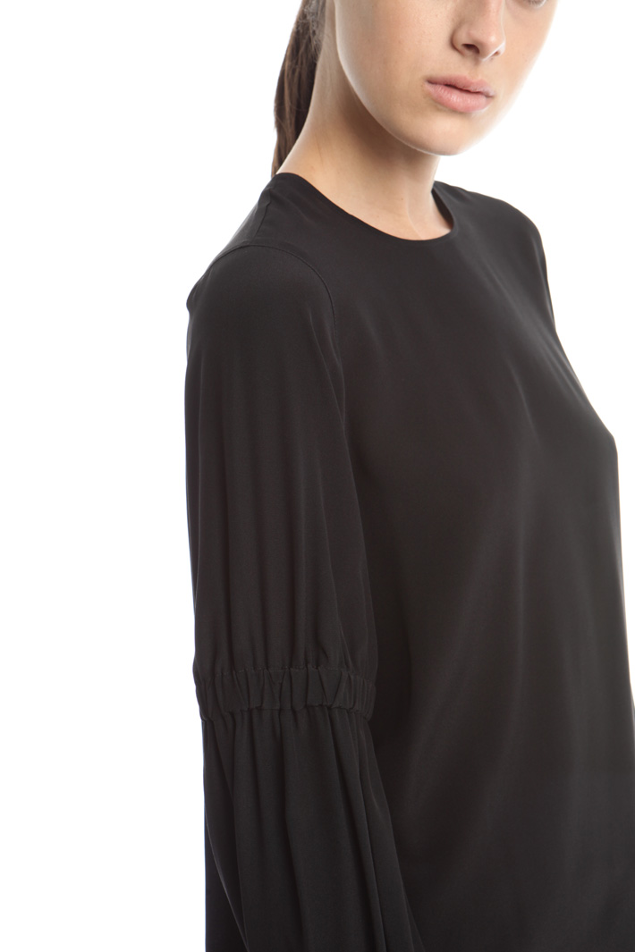Blusa in crepe de chine Intrend Blusa in crepe de chine Intrend
