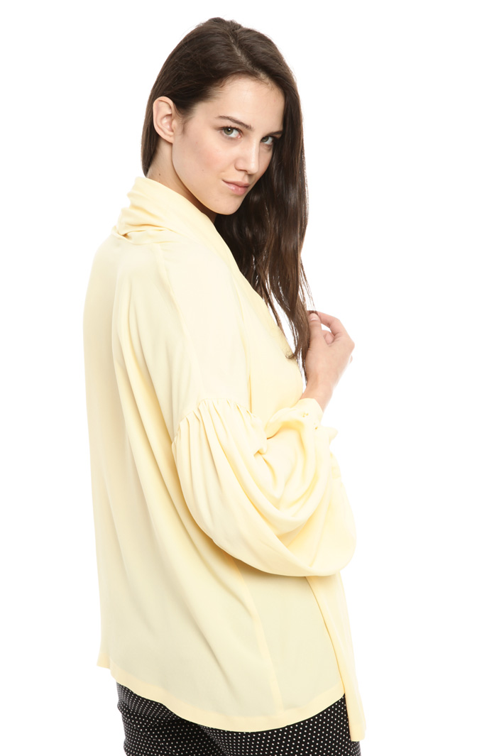 Blusa over in crepe di seta Intrend Blusa over in crepe di seta Intrend
