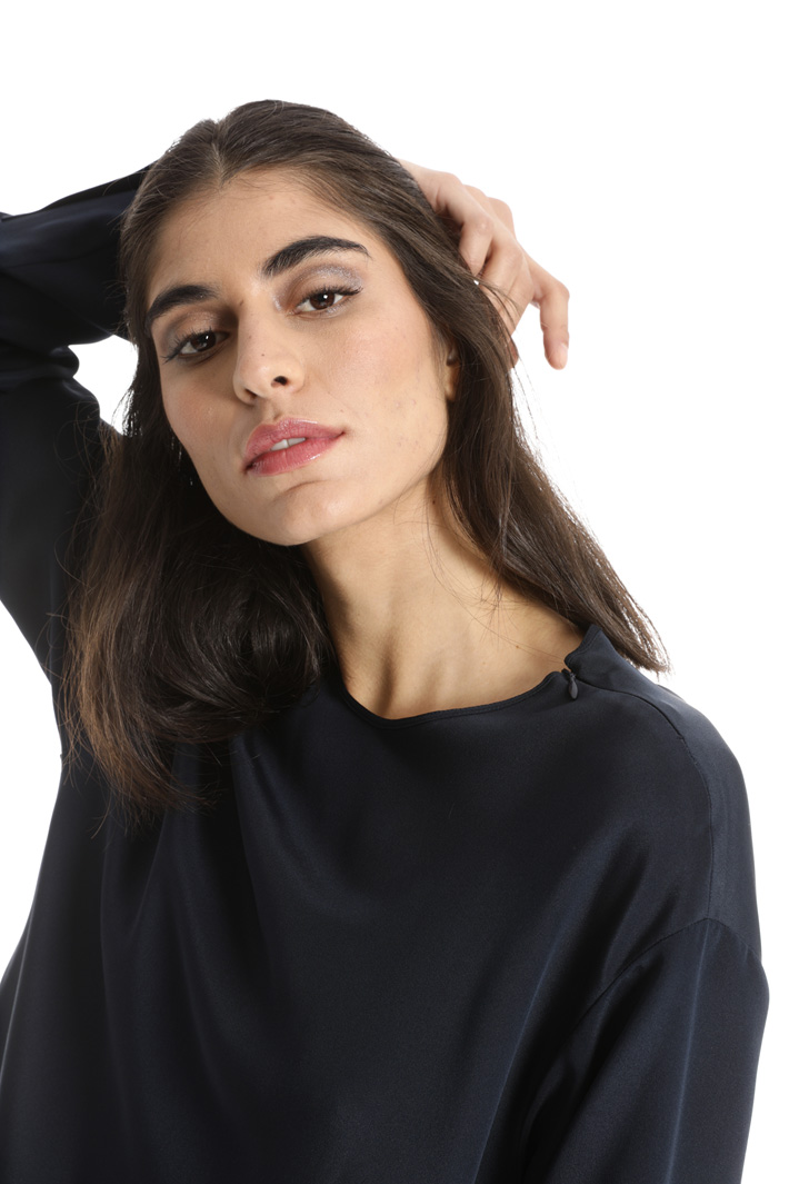Asymmetrical silk blouse Intrend Asymmetrical silk blouse Intrend