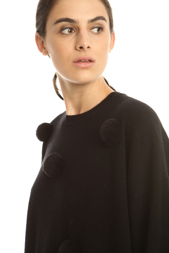 Maglia con pon-pon Intrend Maglia con pon-pon Intrend