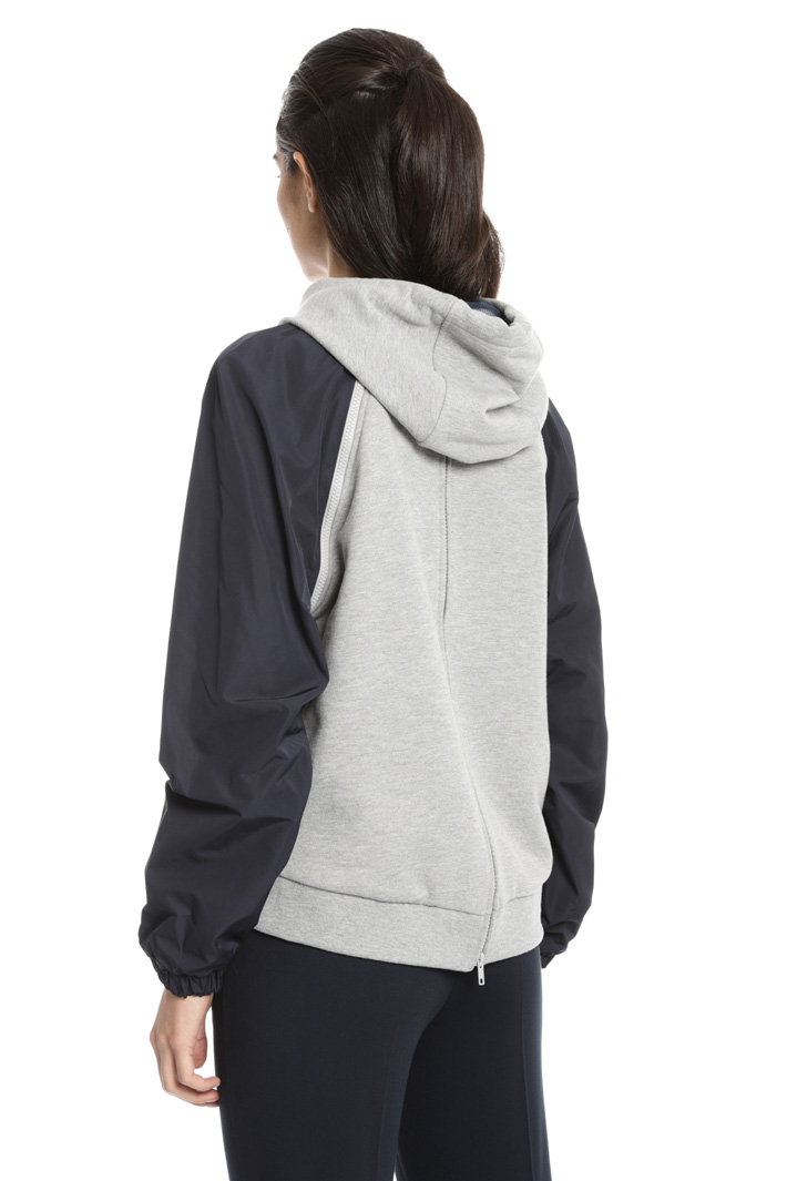 Sweatshirt with tech sleeves
Intrend Sweatshirt with tech sleeves
Intrend