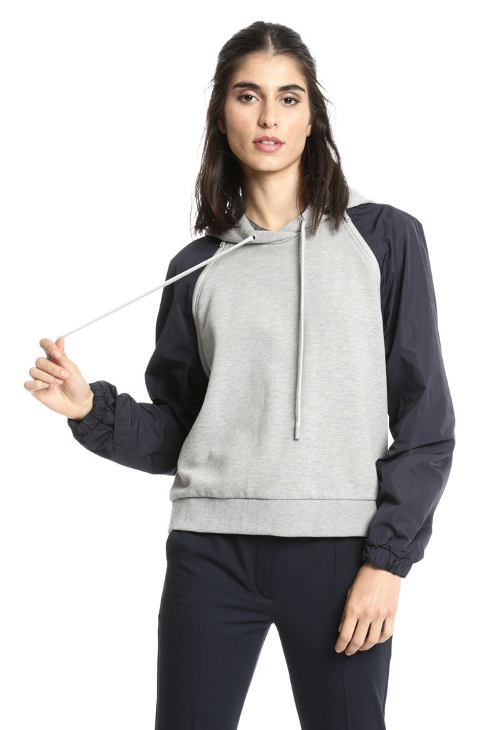 Sweatshirt with tech sleeves
Intrend Sweatshirt with tech sleeves
Intrend