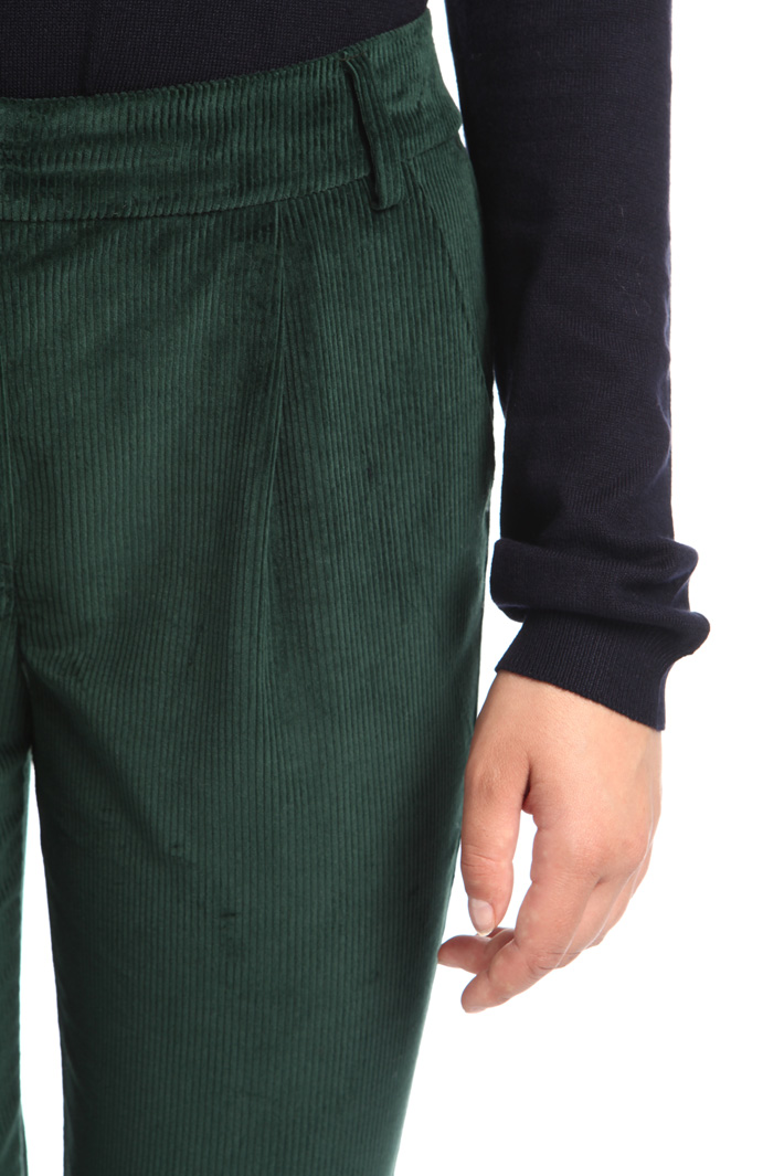 Pantaloni cropped in velluto Intrend Pantaloni cropped in velluto Intrend