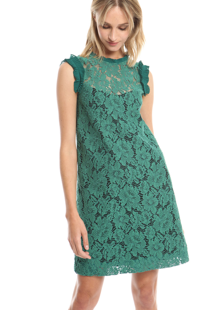 Sleeveless lace dress Intrend Sleeveless lace dress Intrend