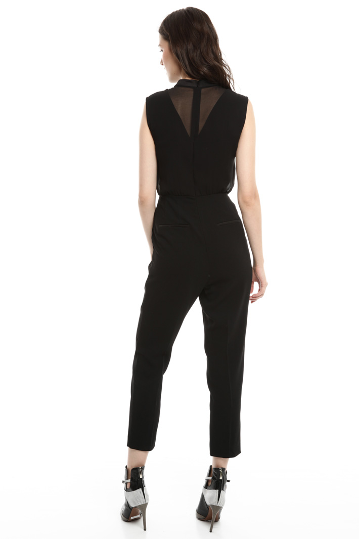 Sleeveless crepe jumpsuit Intrend Sleeveless crepe jumpsuit Intrend