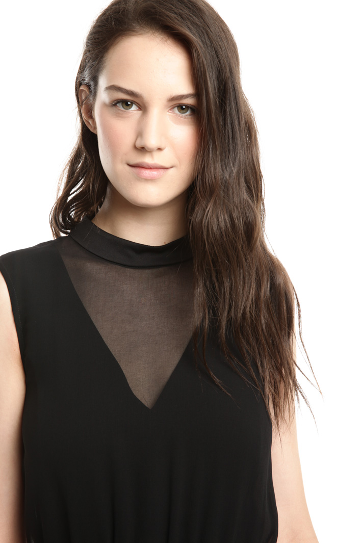 Sleeveless crepe jumpsuit Intrend Sleeveless crepe jumpsuit Intrend