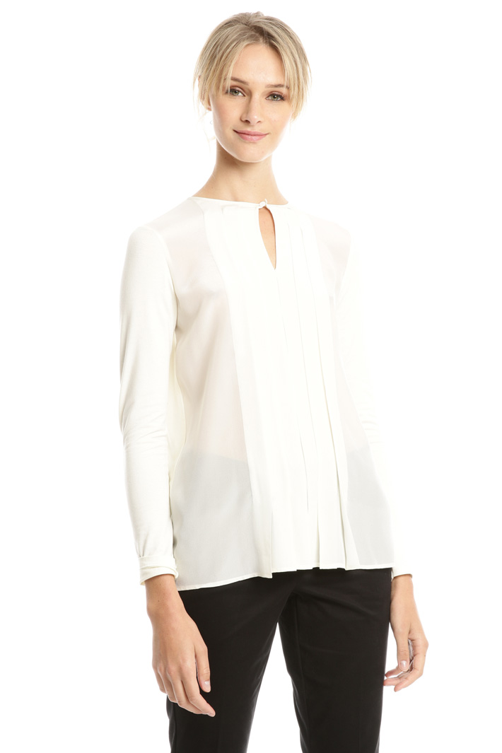 Crepe and jersey T-shirt Intrend Crepe and jersey T-shirt Intrend