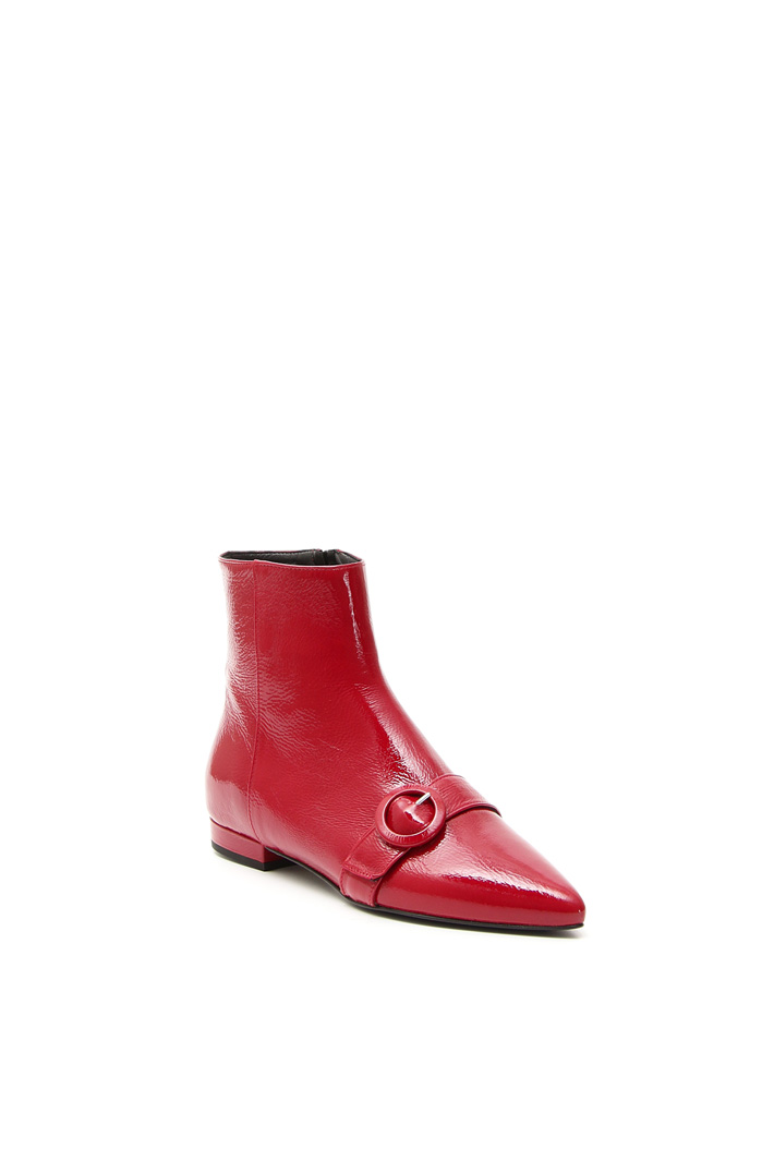 Stivaletto sfilato in vernice Intrend Stivaletto sfilato in vernice Intrend