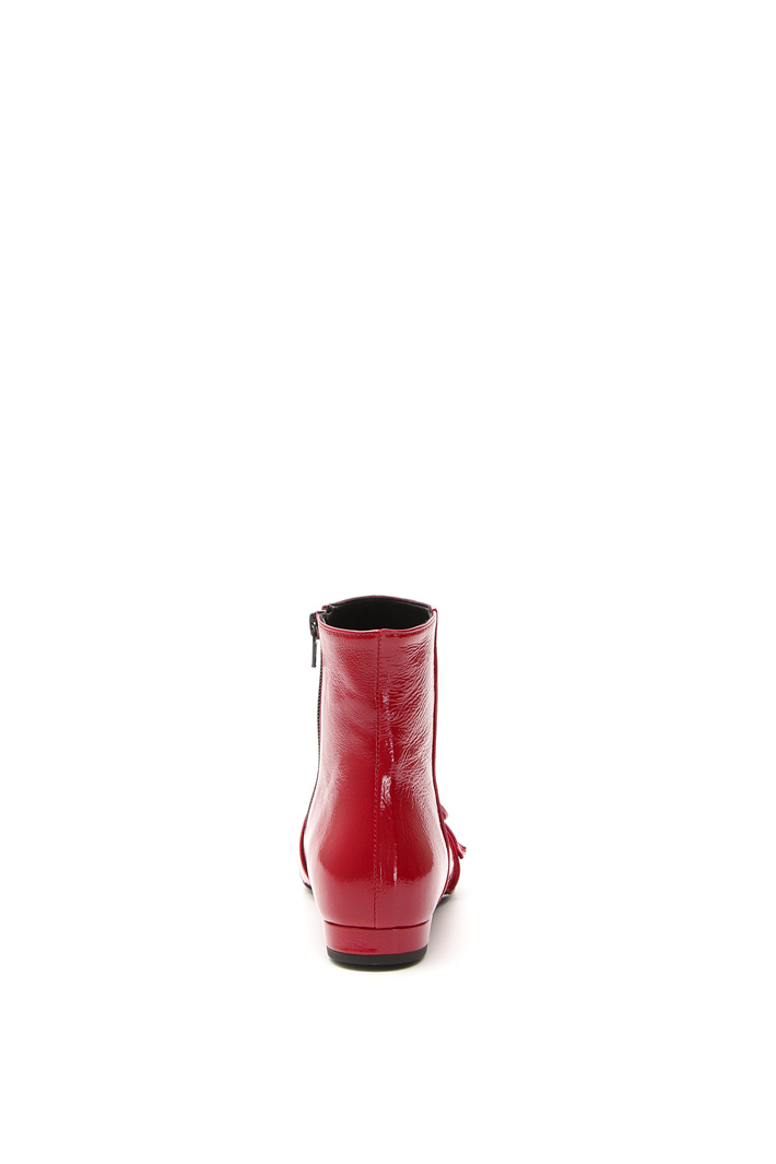 Stivaletto sfilato in vernice Intrend Stivaletto sfilato in vernice Intrend