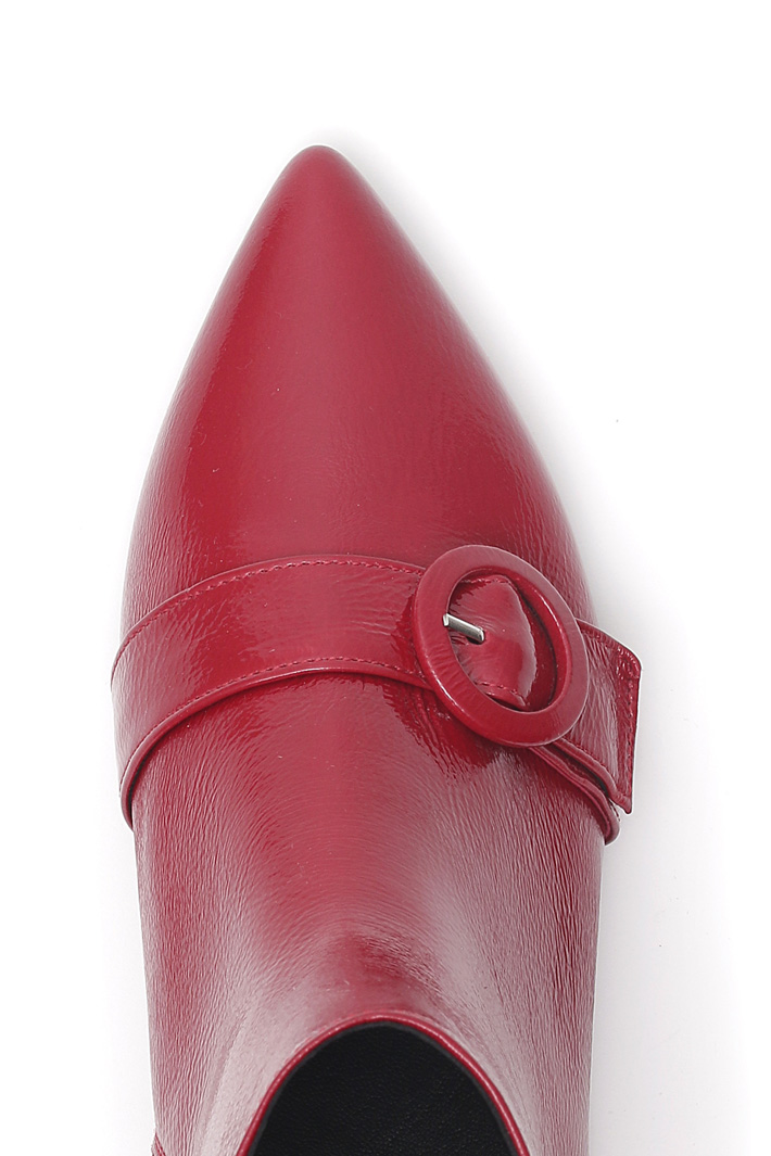Stivaletto sfilato in vernice Intrend Stivaletto sfilato in vernice Intrend