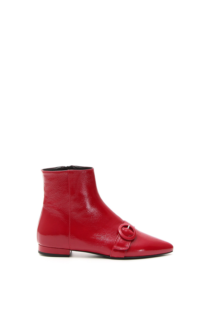 Stivaletto sfilato in vernice Intrend Stivaletto sfilato in vernice Intrend