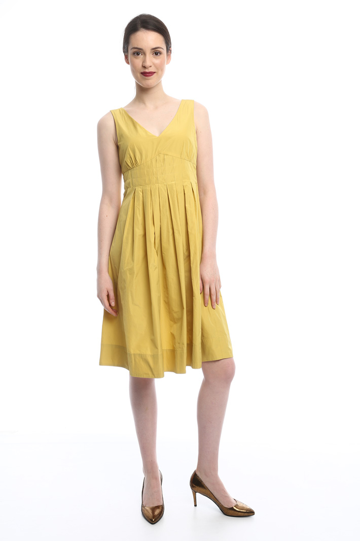 Flared sleeveless dress Intrend Flared sleeveless dress Intrend
