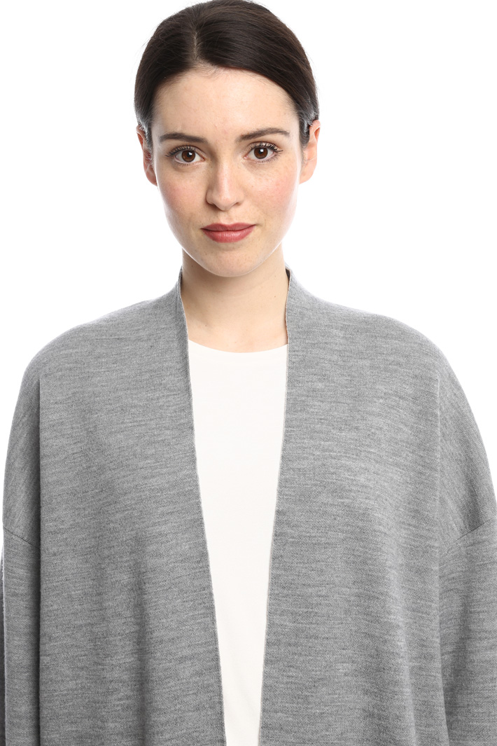 Cardigan lungo con tasche Intrend Cardigan lungo con tasche Intrend