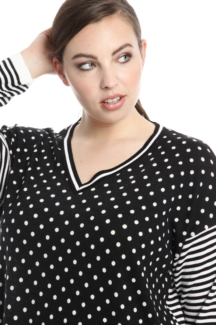 Multi-patterned sweater Intrend Multi-patterned sweater Intrend