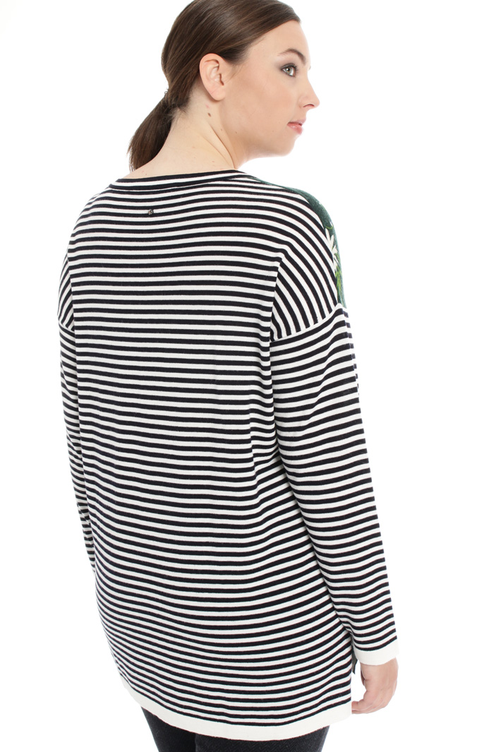 Multi-patterned sweater Intrend Multi-patterned sweater Intrend