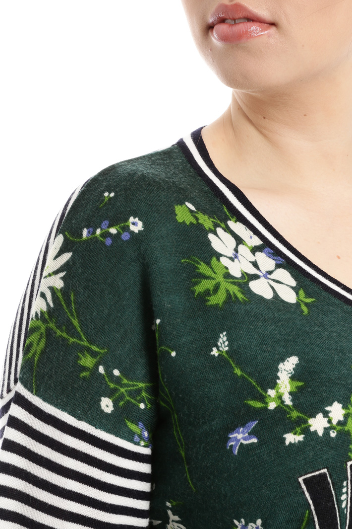 Multi-patterned sweater Intrend Multi-patterned sweater Intrend