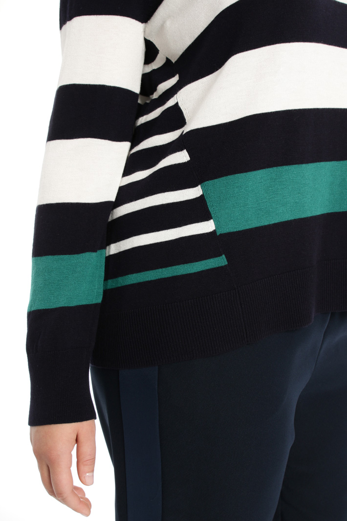 Striped viscose sweater Intrend Striped viscose sweater Intrend