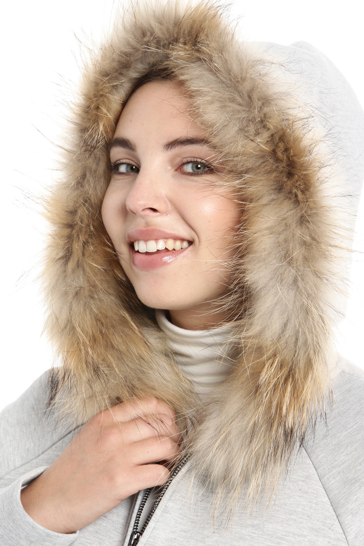 Fur trim hooded sweatshirt Intrend Fur trim hooded sweatshirt Intrend
