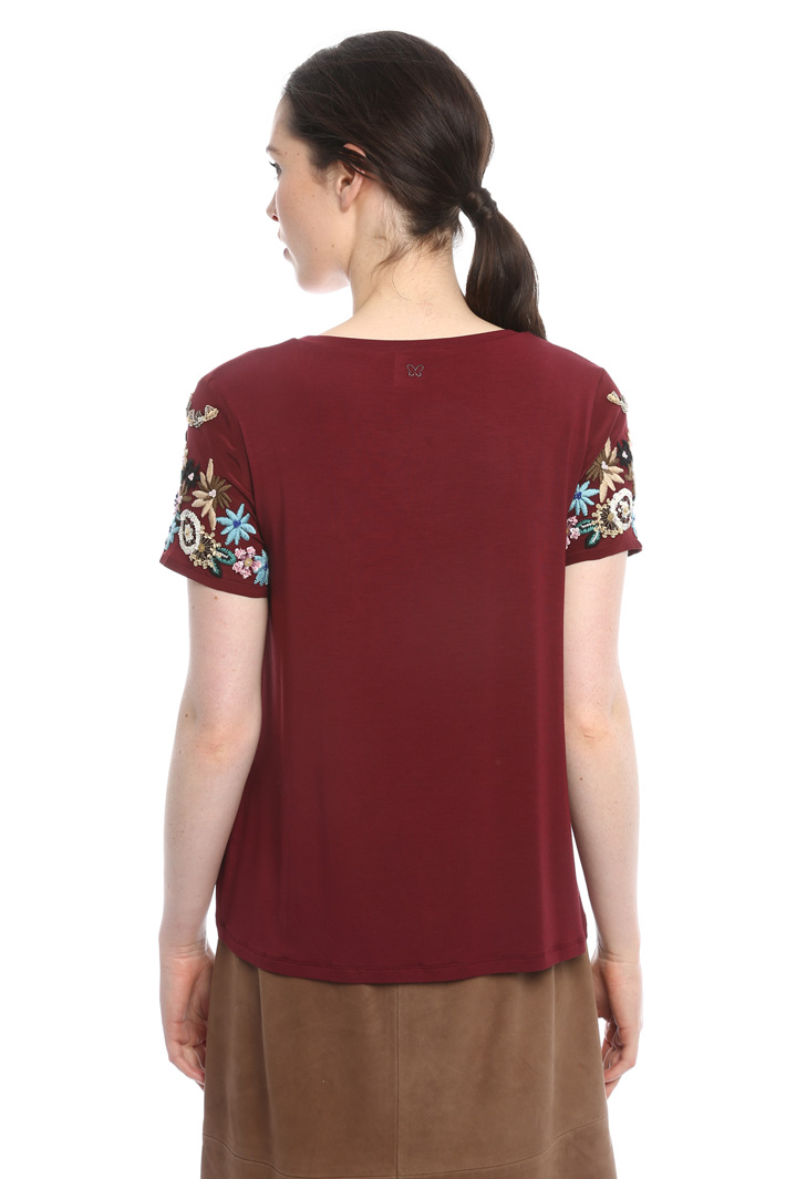 T-shirt con maniche ricamate Intrend T-shirt con maniche ricamate Intrend