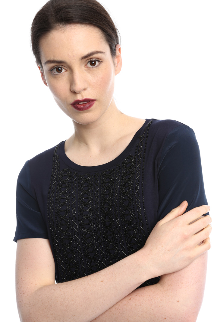 Embroidered sleeve T-shirt Intrend Embroidered sleeve T-shirt Intrend