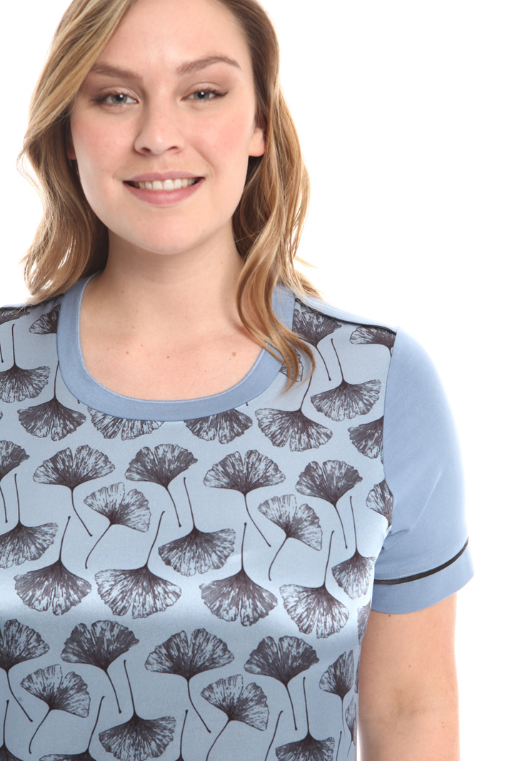 T-shirt con pannello in raso Intrend T-shirt con pannello in raso Intrend