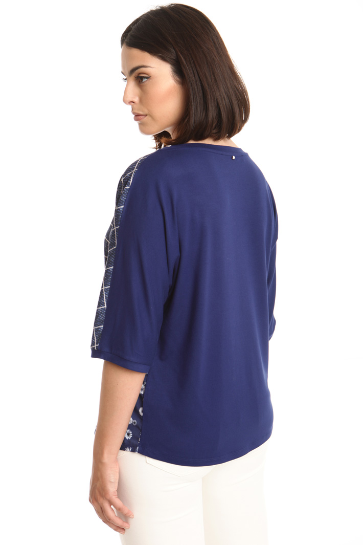T-shirt con pannello fantasia Intrend T-shirt con pannello fantasia Intrend