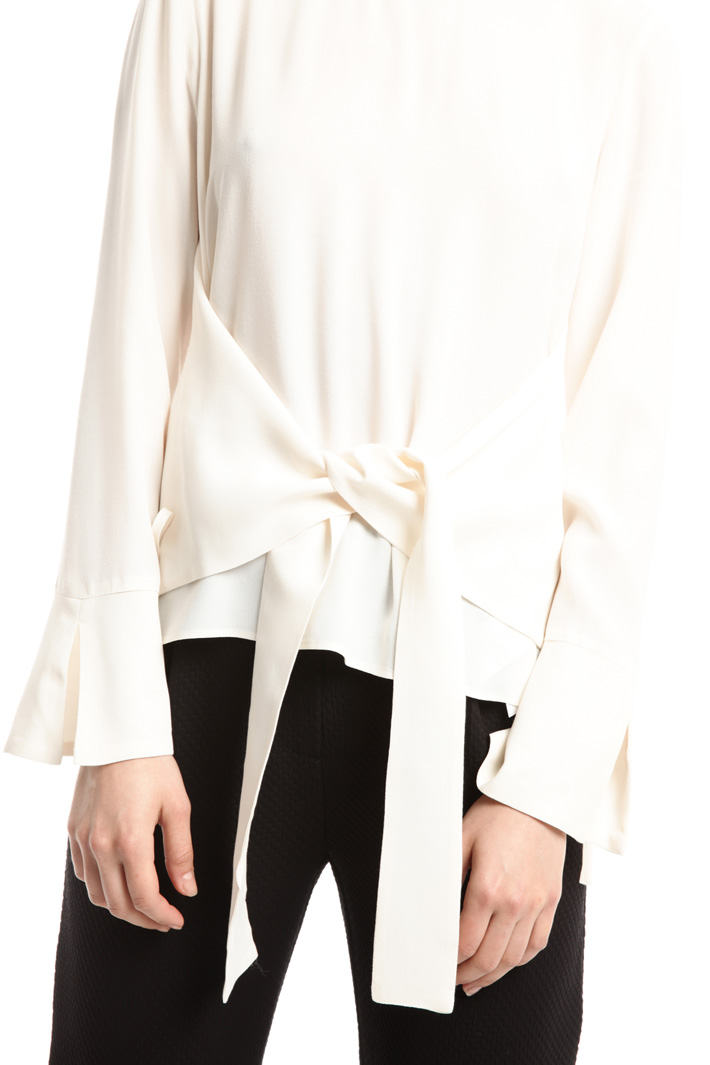 Blusa in marocain con nastri Intrend Blusa in marocain con nastri Intrend