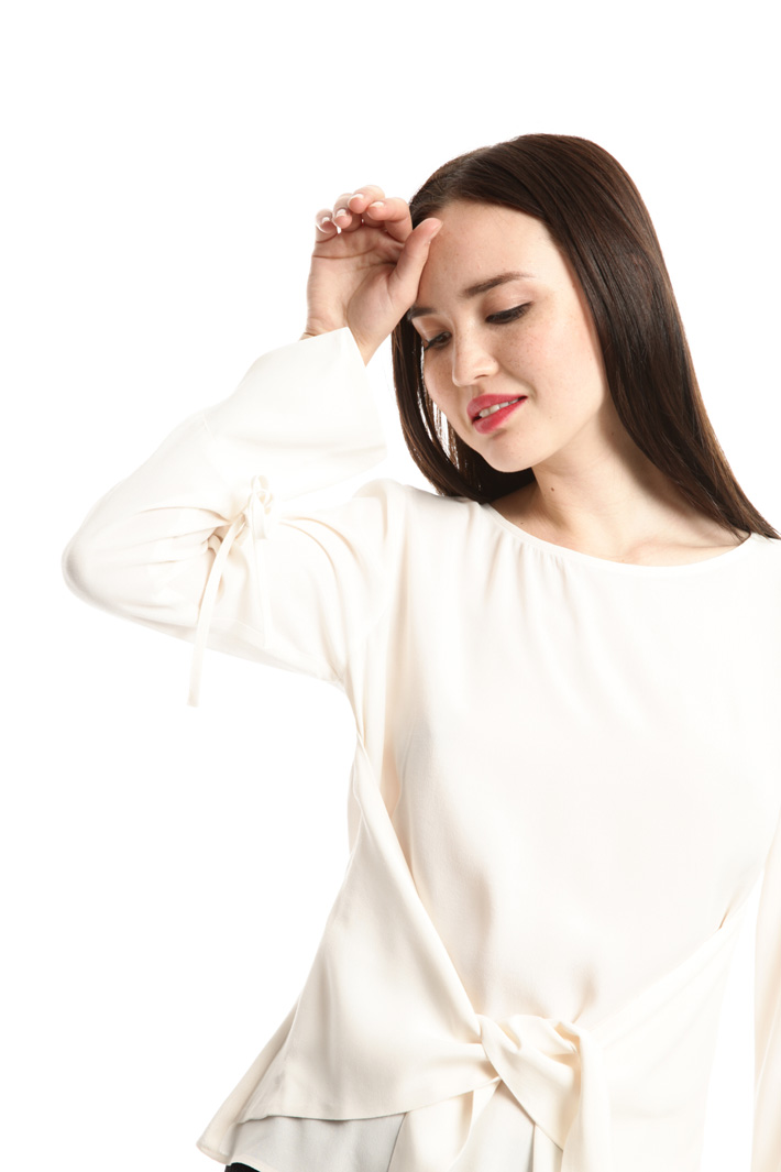 Blusa in marocain con nastri Intrend Blusa in marocain con nastri Intrend