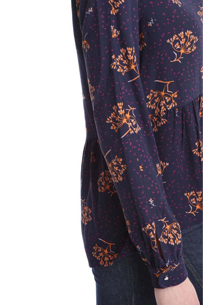 Blusa in crepe con fantasia Intrend Blusa in crepe con fantasia Intrend