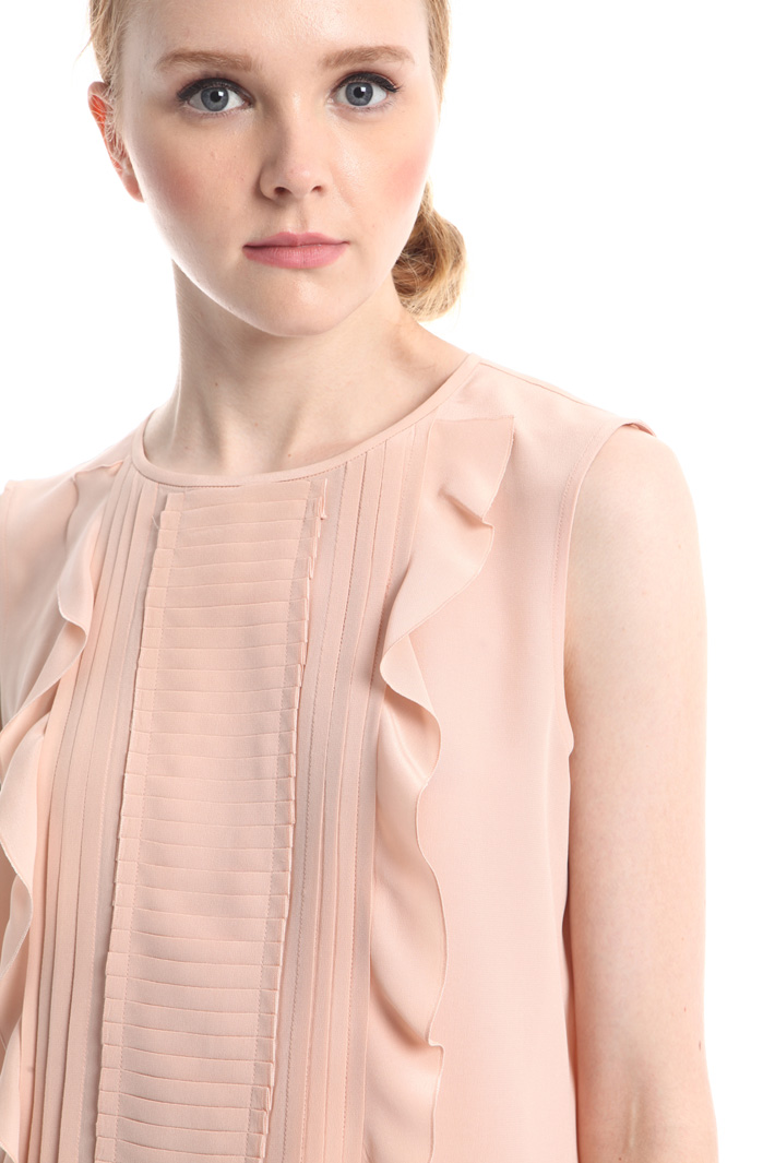 Ruffled blouse with plissé Intrend Ruffled blouse with plissé Intrend