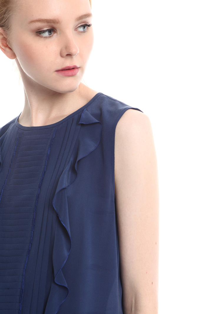Ruffled blouse with plissé Intrend Ruffled blouse with plissé Intrend
