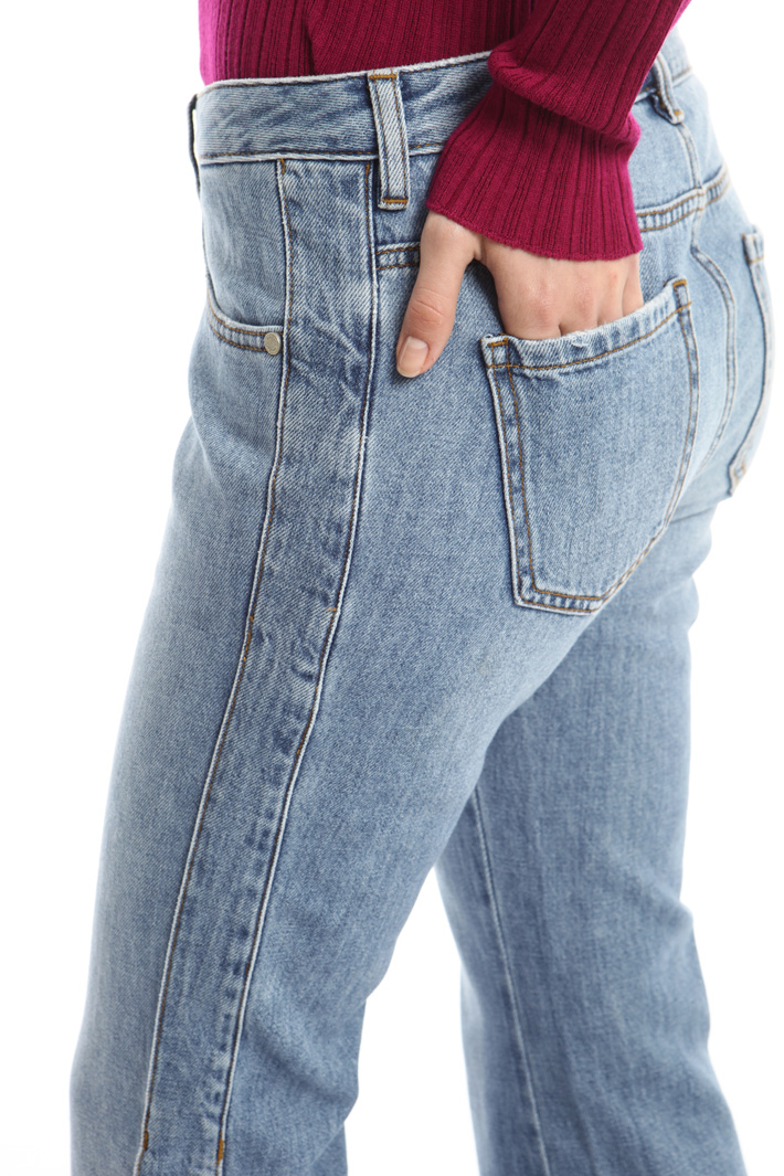 Jeans flared con bottoni Intrend Jeans flared con bottoni Intrend