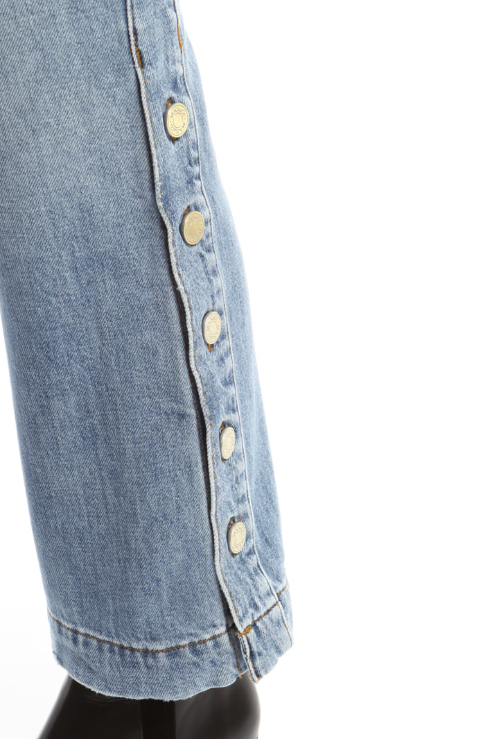 Jeans flared con bottoni Intrend Jeans flared con bottoni Intrend