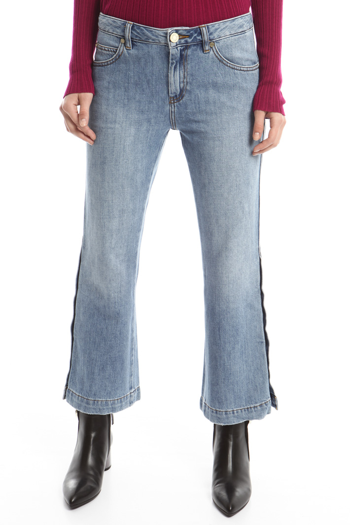 Jeans flared con bottoni Intrend Jeans flared con bottoni Intrend