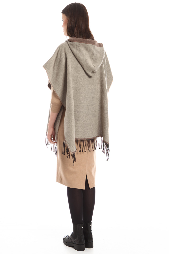Fringed hooded poncho Intrend Fringed hooded poncho Intrend