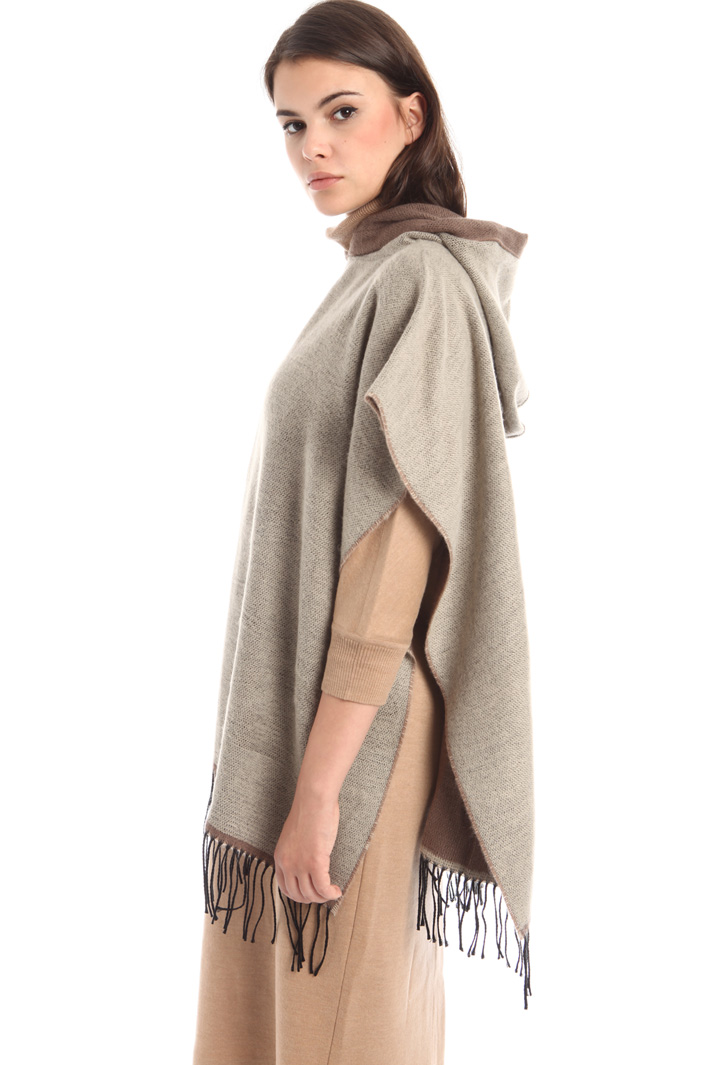 Fringed hooded poncho Intrend Fringed hooded poncho Intrend
