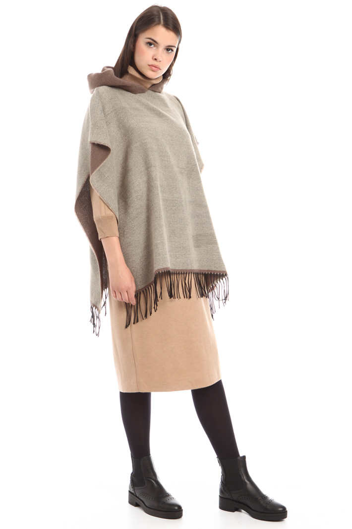 Fringed hooded poncho Intrend Fringed hooded poncho Intrend