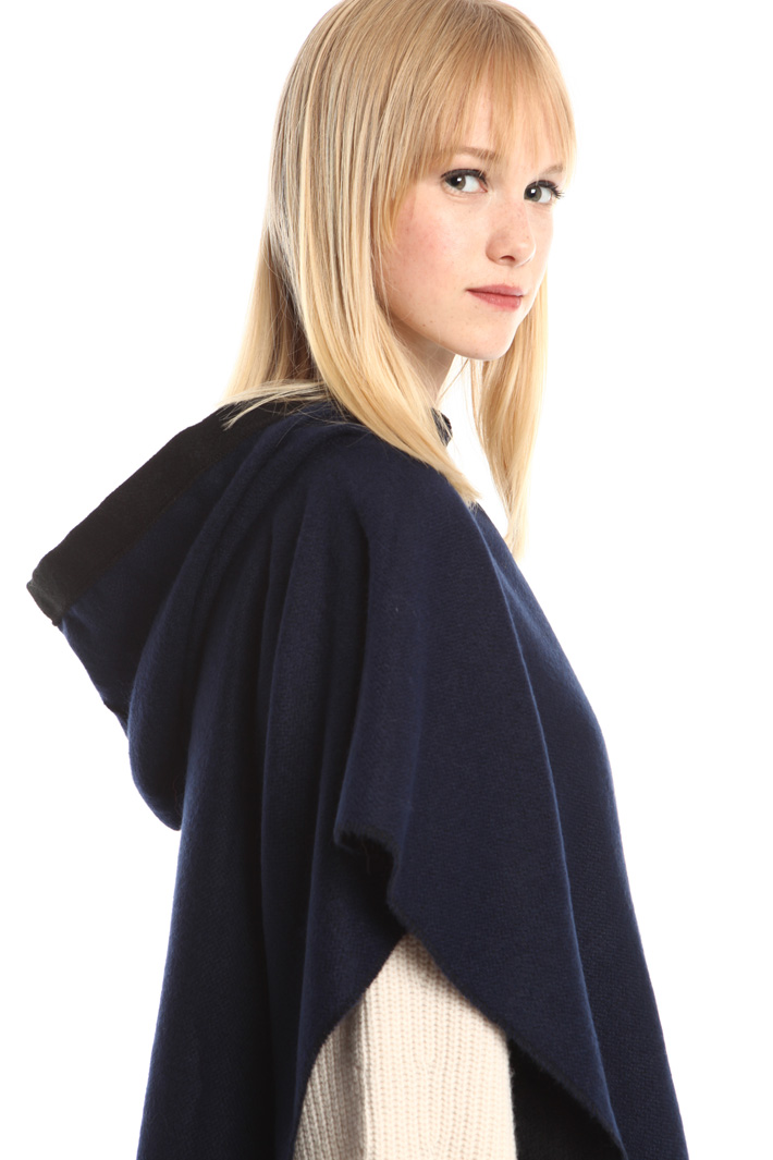Fringed hooded poncho Intrend Fringed hooded poncho Intrend