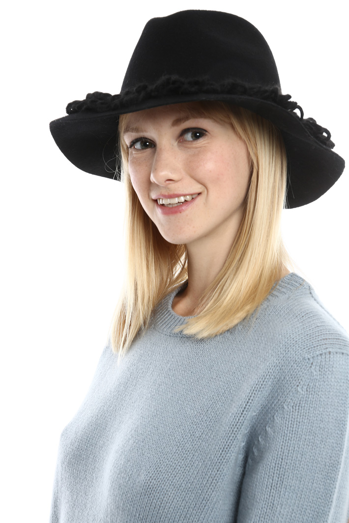Fedora con maxi frangia Intrend Fedora con maxi frangia Intrend